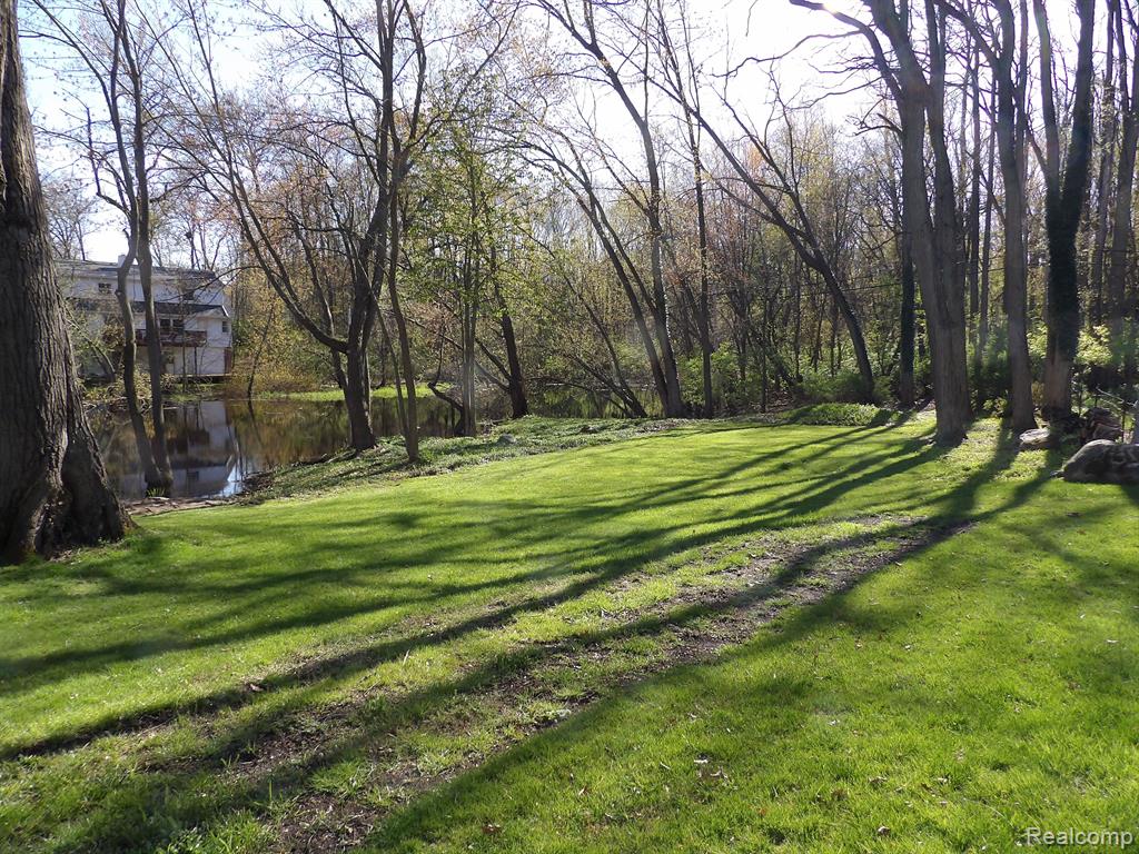 7315 COLONY Drive, West Bloomfield, MI 48323 — Photo 24