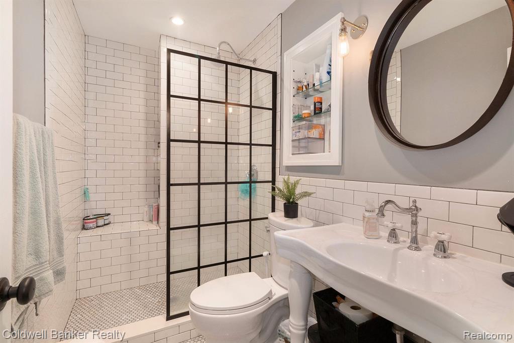 1807 WICKHAM Street, Royal Oak, MI 48073 — Photo 20