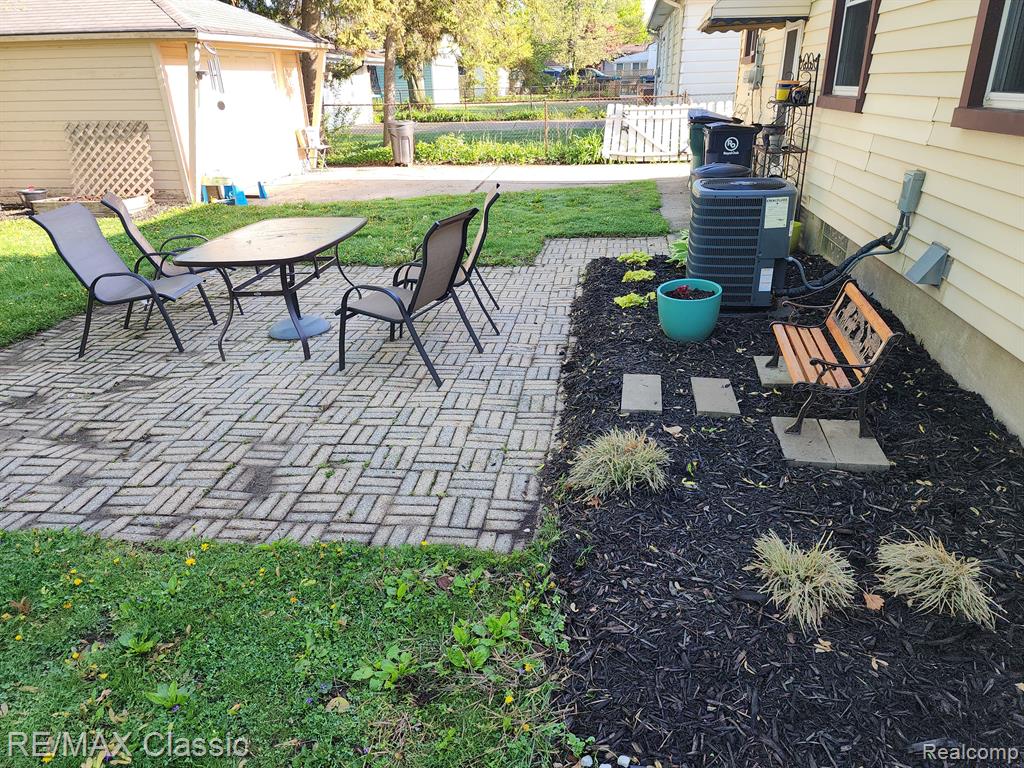 621 SYMES Avenue, Royal Oak, MI 48067 — Photo 42