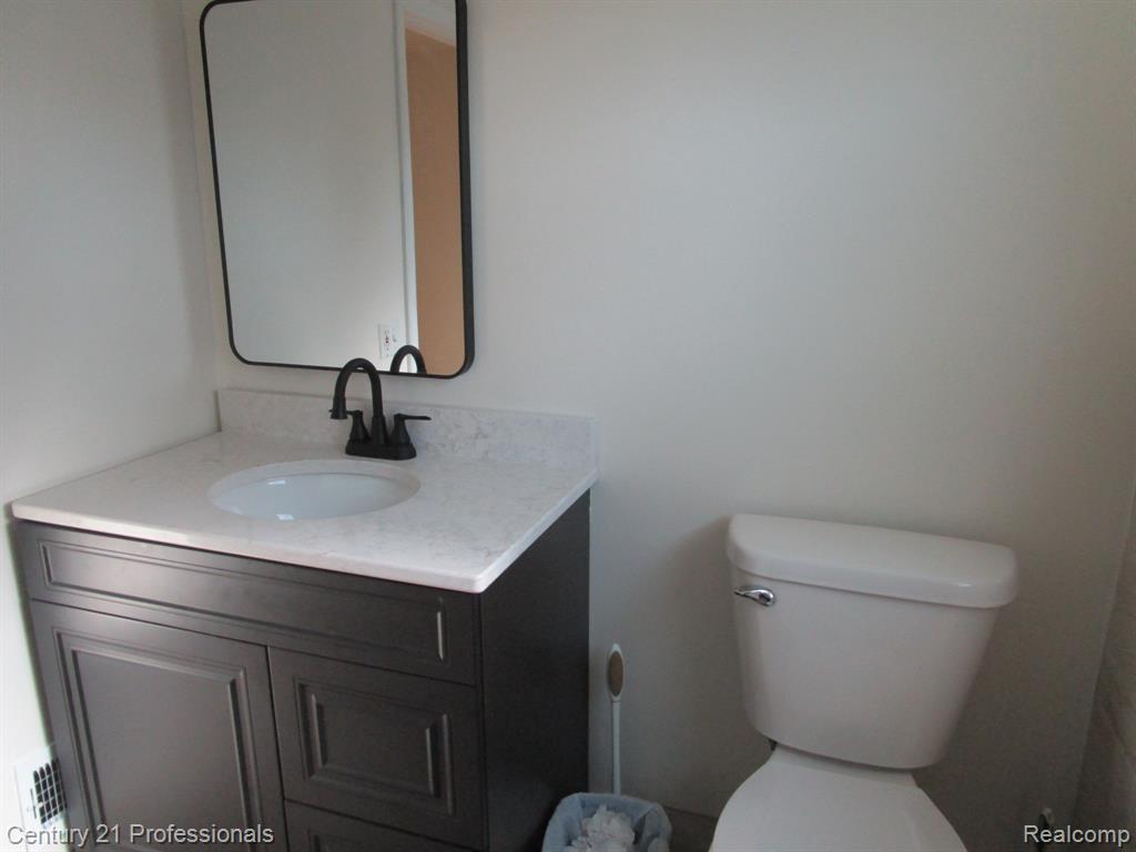 7715 Donna Street, Westland, MI — Photo 18