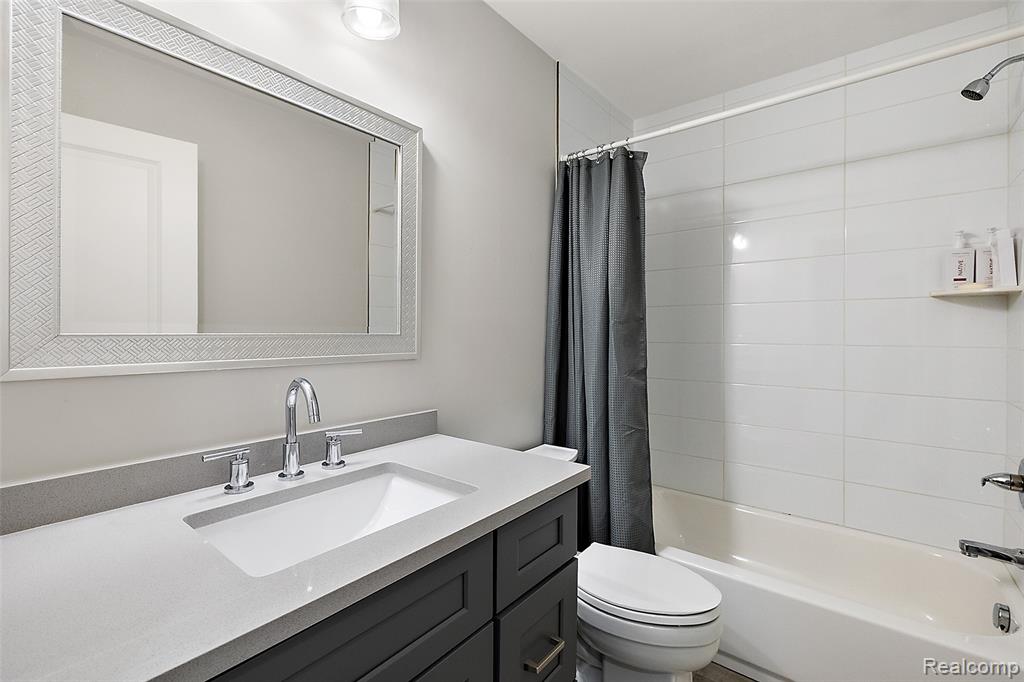 4345 SPRUCE HILL Lane, Bloomfield Hills, MI 48301 — Photo 24