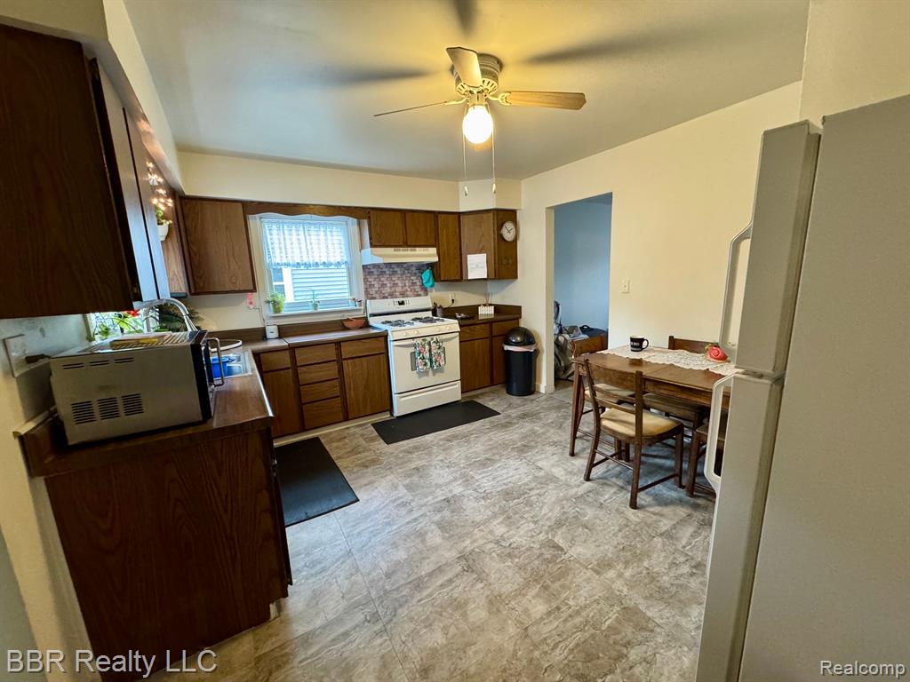 1218 LEXINGTON Parkway, Ypsilanti, MI 48198 — Photo 12