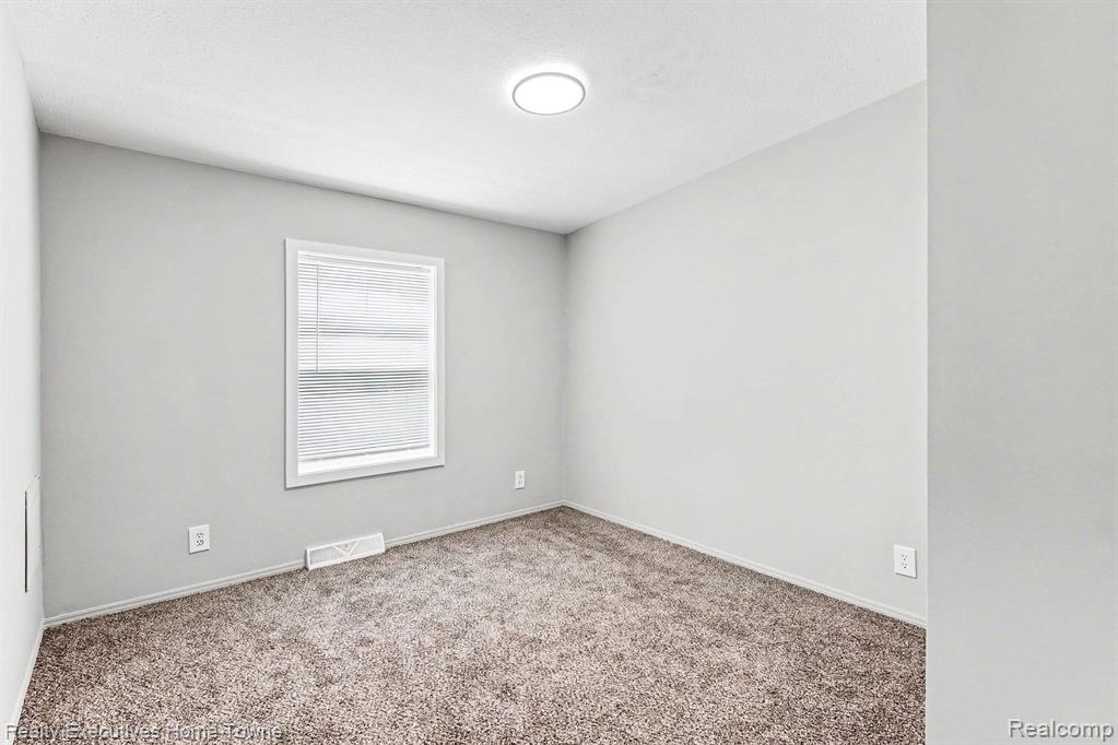 45822 Bonaventure Dr, Macomb, MI 48044 — Photo 16