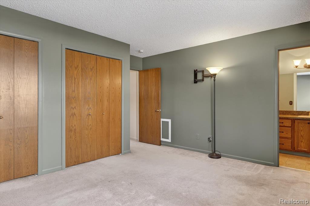4364 S Meadow Drive, Waterford, MI 48329 — Photo 25