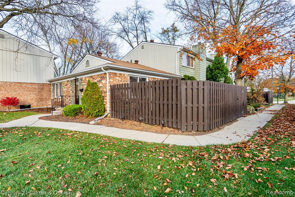 1745 WICKHAM Street, Royal Oak, MI 48073 — Photo 22