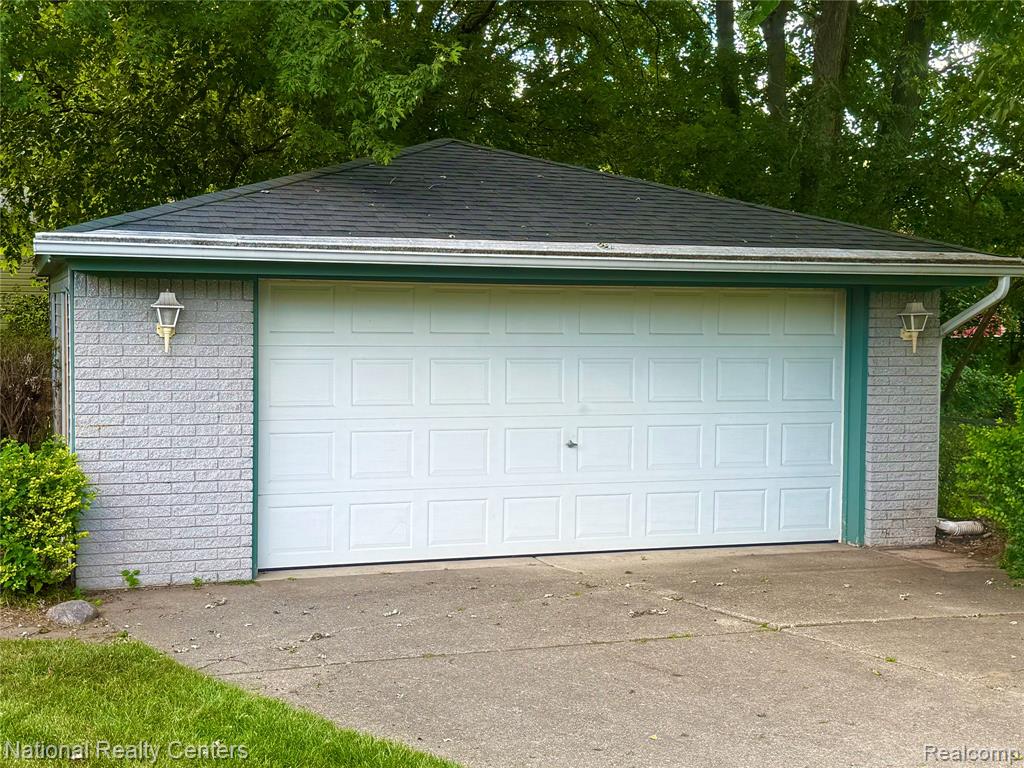 6790 Emily Court, Westland, MI — Photo 16