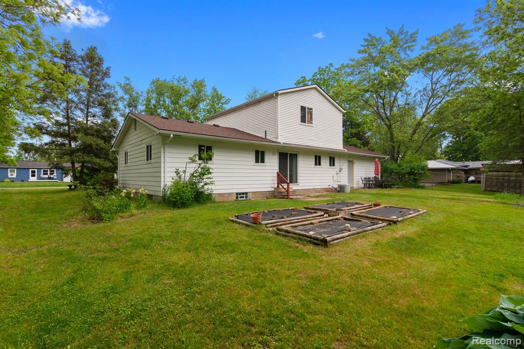 4327 Lancashire, Milford, MI 48380 — Photo 34