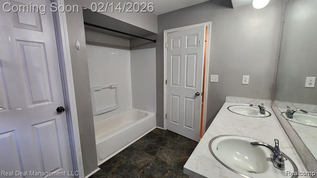 5352 Olde Saybrooke Road, Grand Blanc, MI 48439 — Photo 19
