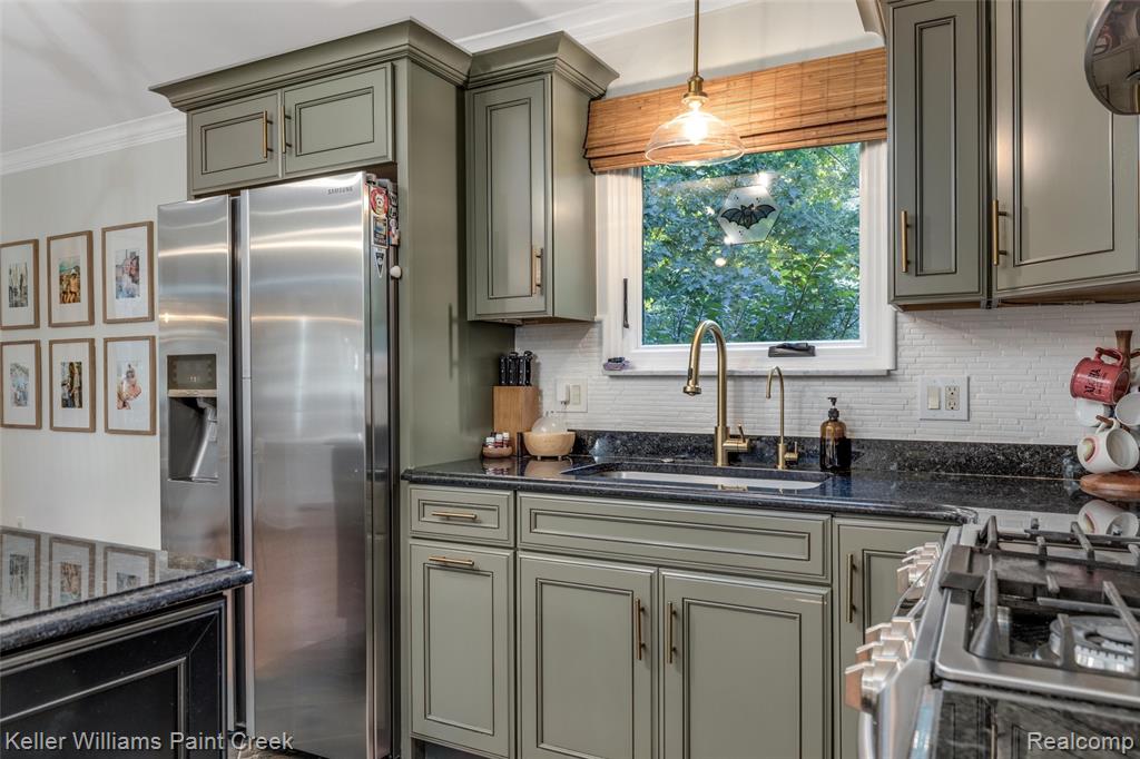 912 E Gunn Road, Rochester, MI 48306 — Photo 12