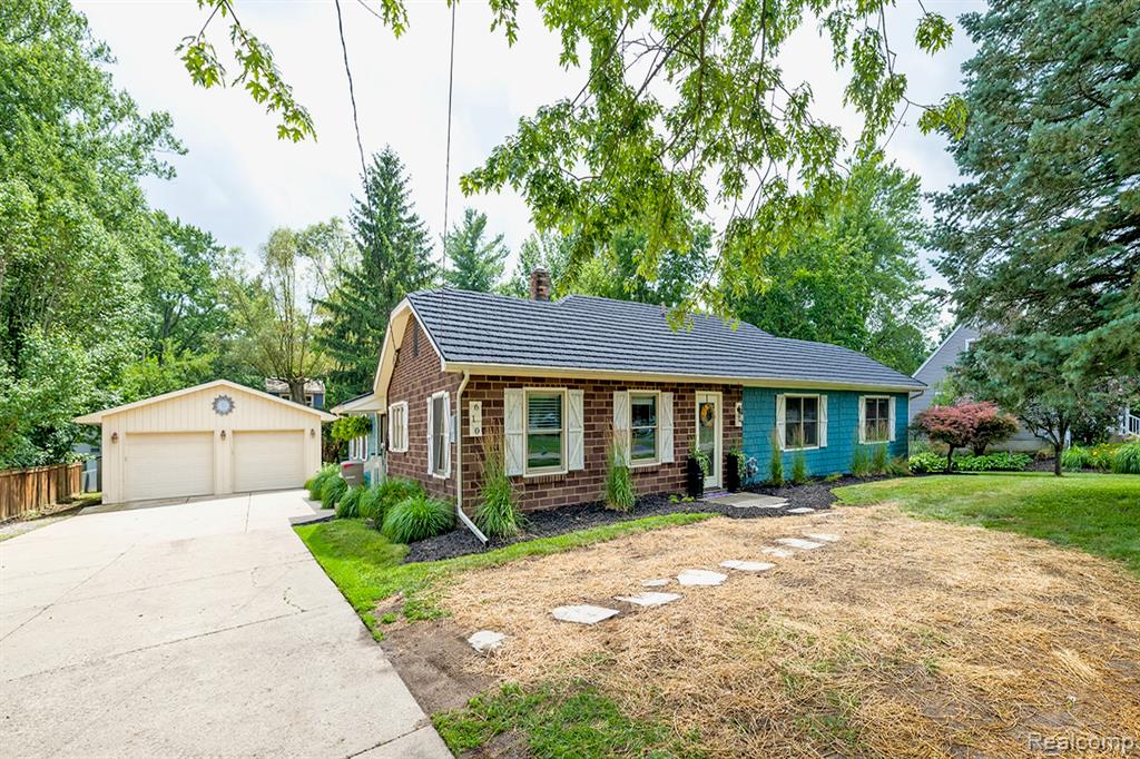 610 E Church Street, Williamston, MI 48895 — front exterior