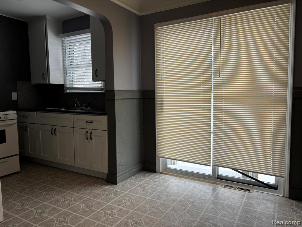 8149 Standard, Center Line, MI 48015 — Photo 6