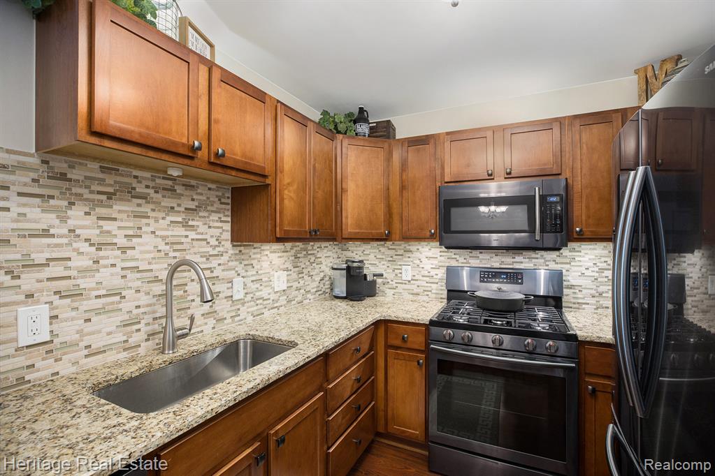53105 Providence Drive, Shelby Twp, MI 48316 — Photo 6