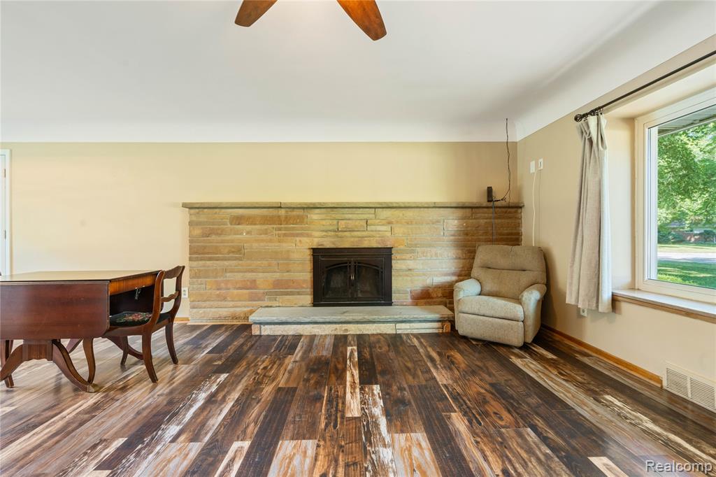 8293 Woodcrest Drive, Grosse Ile, MI 48138 — Photo 17