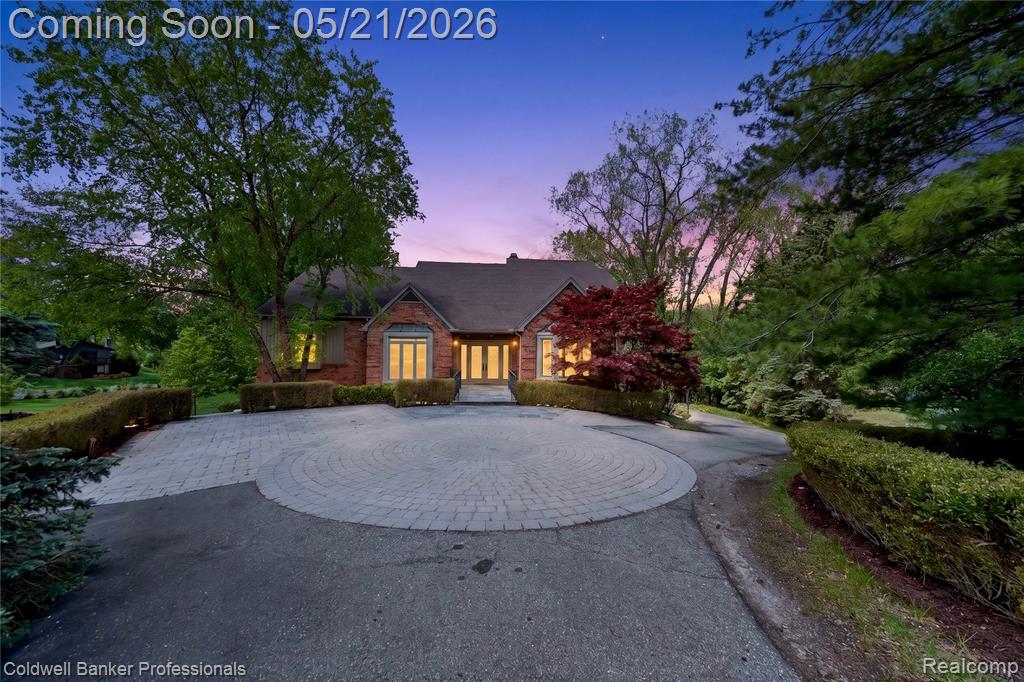 2076 Shore Hill Court, West Bloomfield, MI 48323