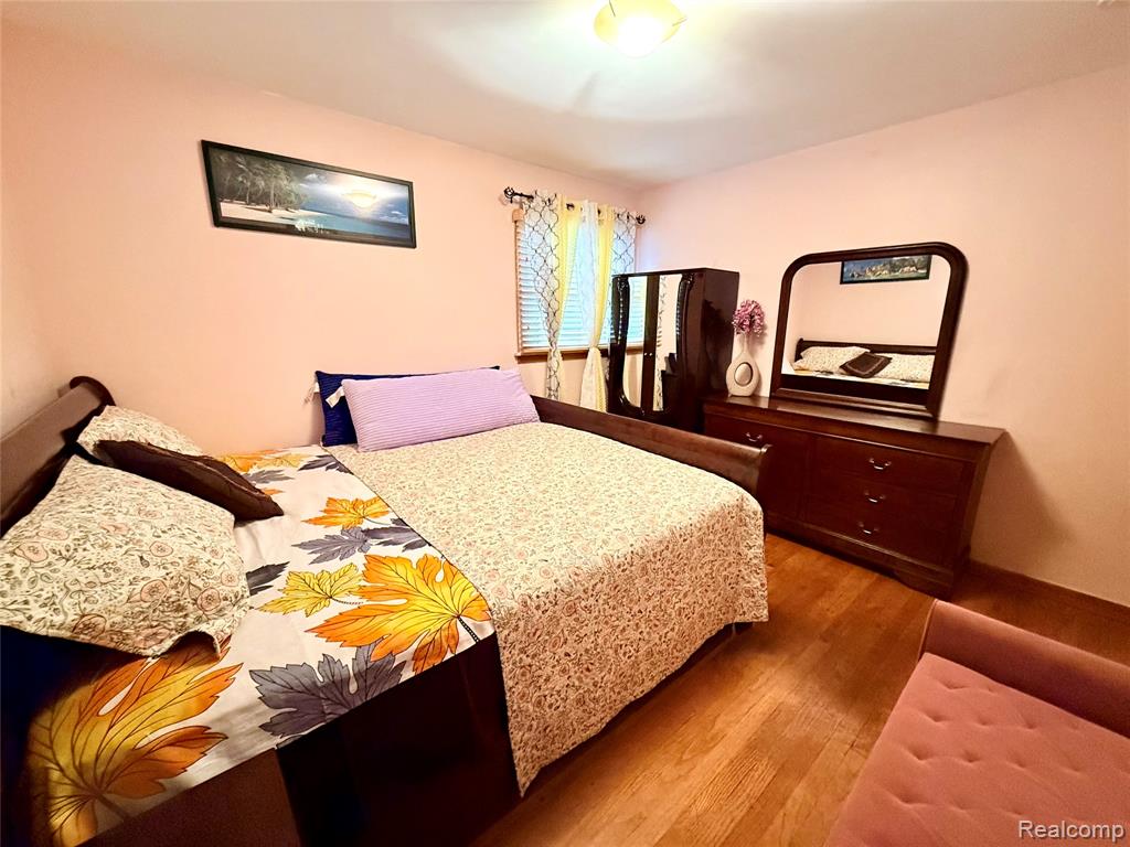 8152 Potomac, Center Line, MI 48015 — Photo 16