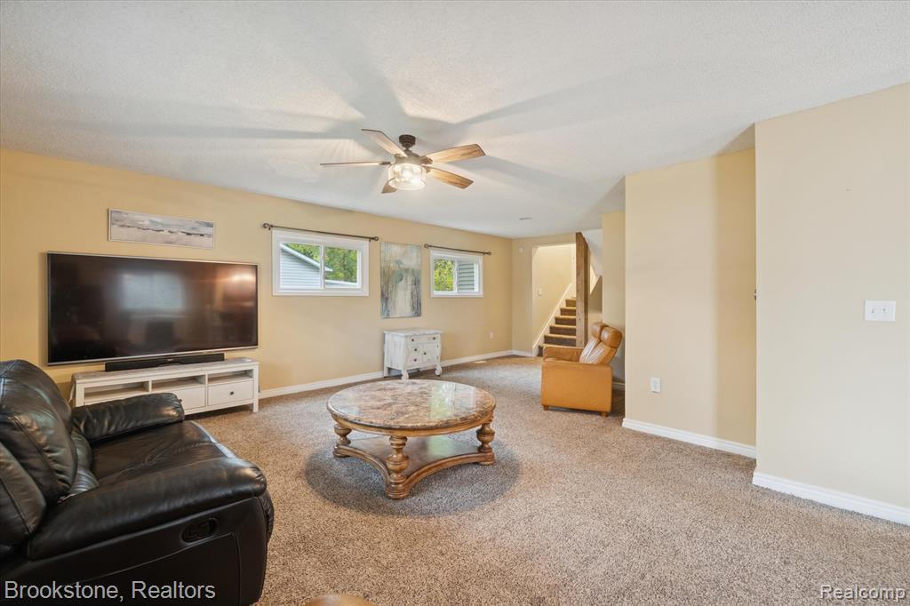 212 Airport Drive, Holly, MI 48442 — Photo 4