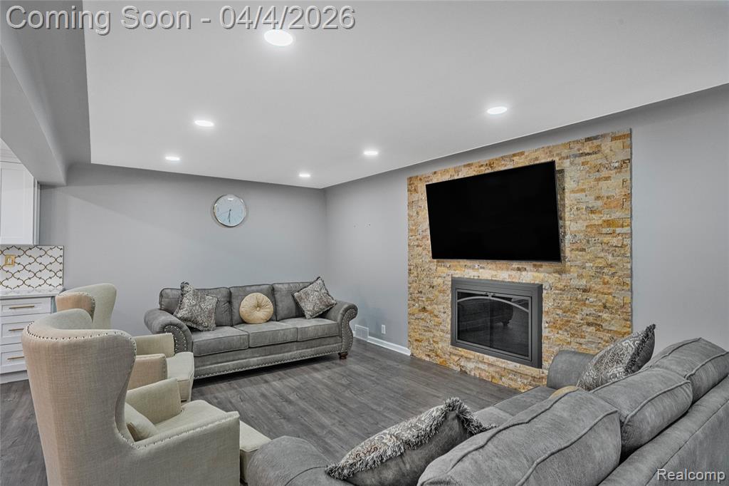 7117 N Evangeline Street, Dearborn Heights, MI 48127 — Photo 9
