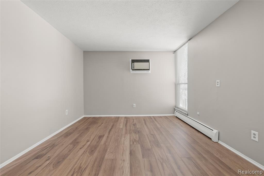 4909 Crooks Road, D6, Royal Oak, MI 48073 — Photo 12