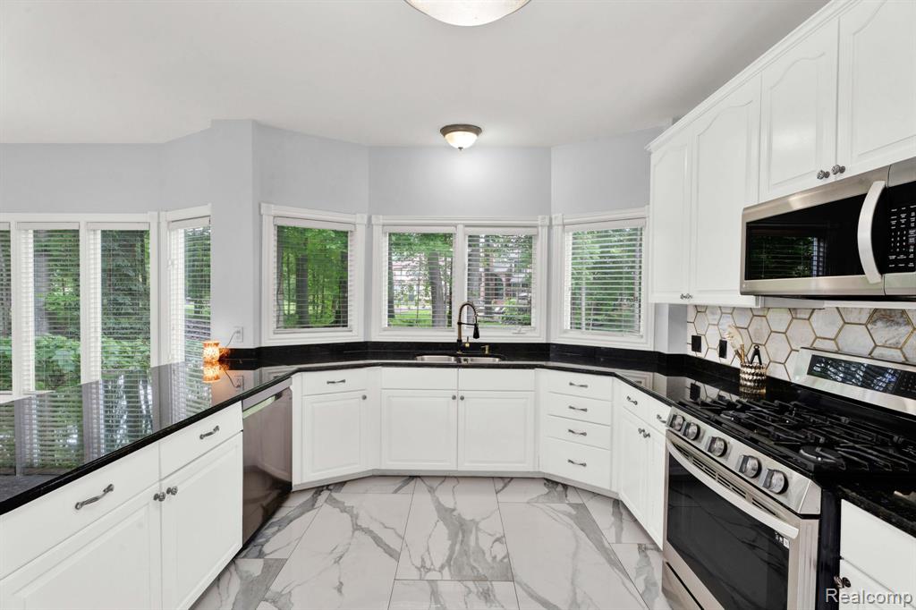 50565 Otter Creek Drive, Shelby Twp, MI 48317 — Photo 18