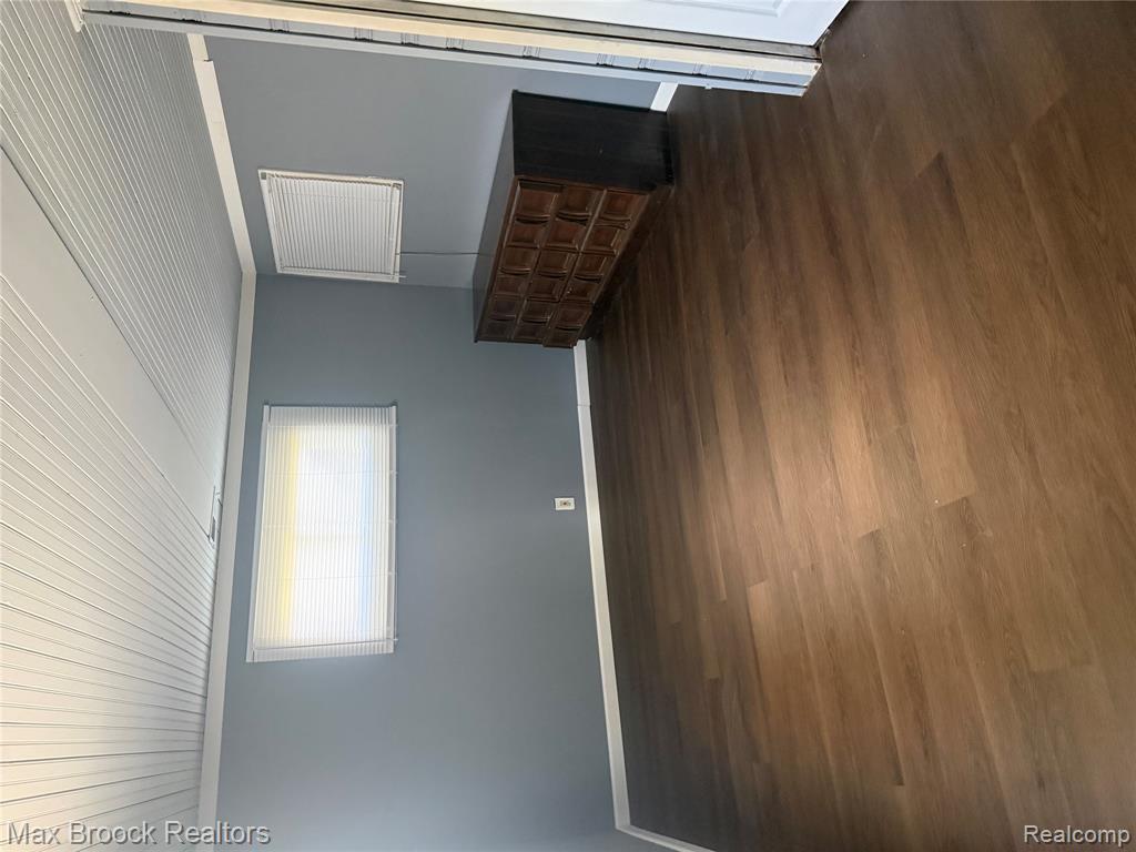 933 Myrtle Avenue, Waterford, MI 48328 — Photo 7