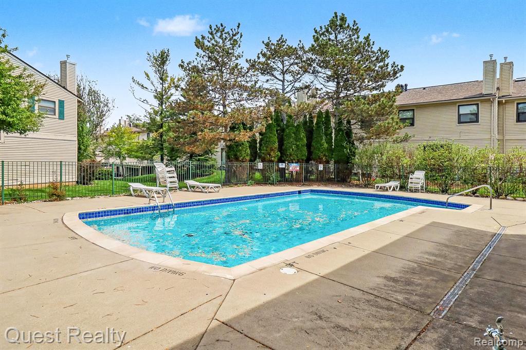 5673 Drake Hollow W Drive W, West Bloomfield, MI — Photo 28