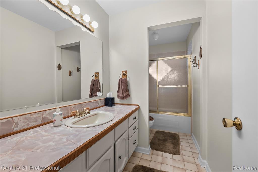 5135 Virgie Lane, West Bloomfield, MI 48324 — Photo 27