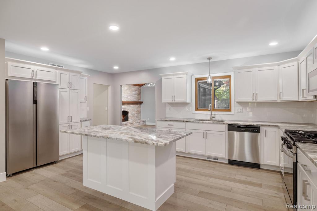 8695 Pacton Drive, Shelby Twp, MI 48317 — Photo 9