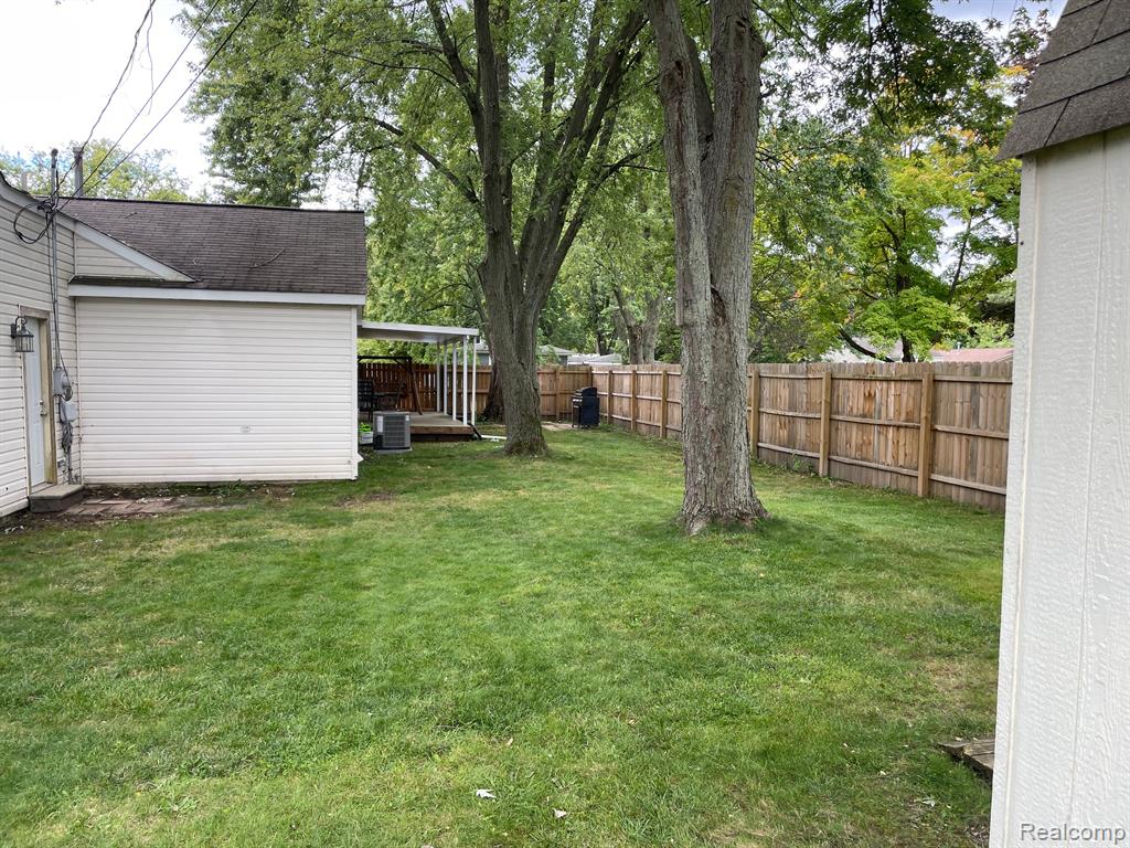 6508 Cloverton Drive, Waterford, MI 48329 — Photo 32