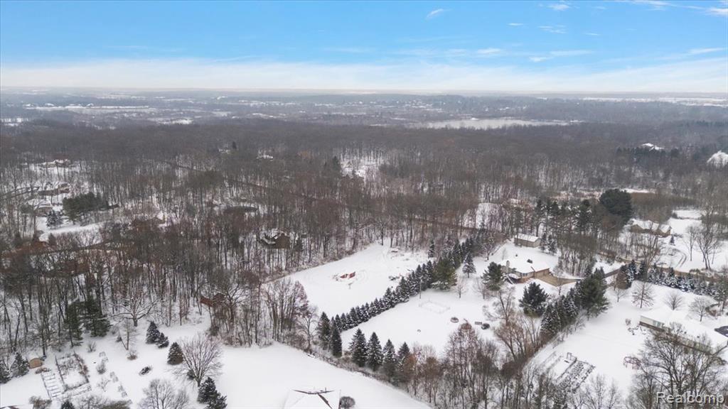 700 W Maple Road, Milford, MI 48381 — Photo 11