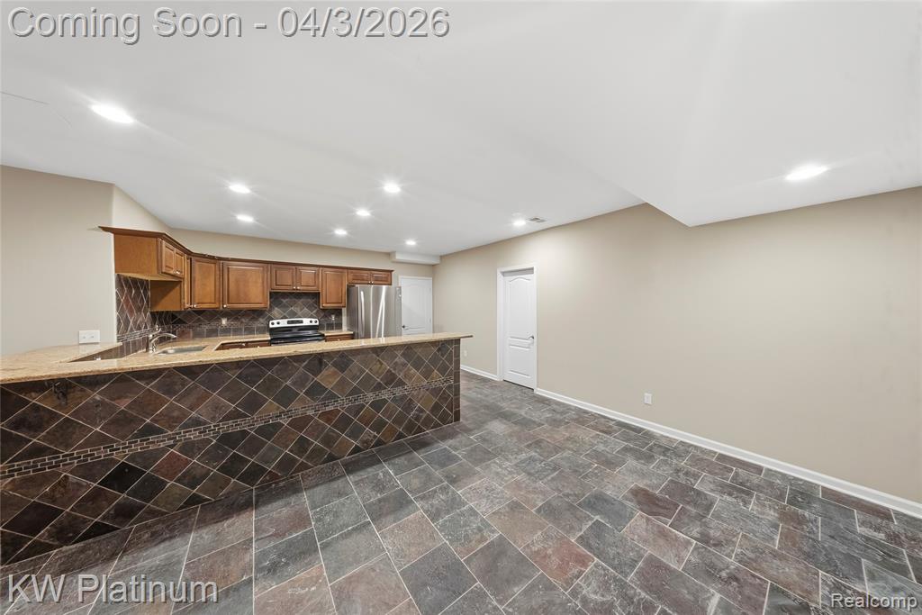 48877 Point Lakeview Drive, Chesterfield, MI 48047 — Photo 50