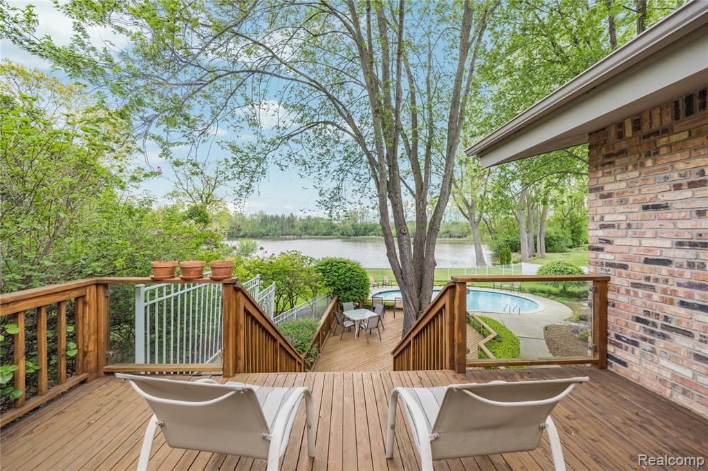 4700 S Valleyview Road, West Bloomfield, MI 48323 — Photo 42