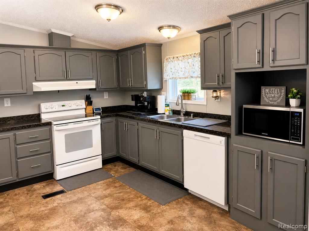 14 Hampi Court, Swartz Creek, MI 48473 — Photo 5