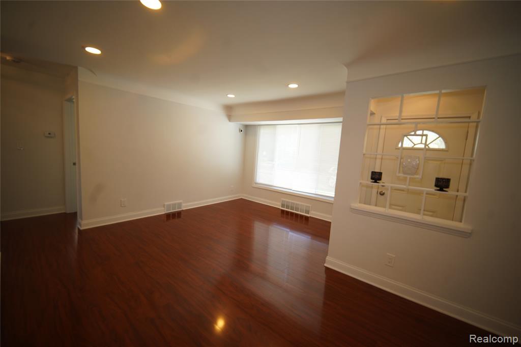 16047 W Chicago Street, Detroit, MI 48228 — Photo 28