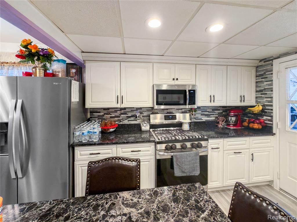 4710 Edgewood Street, Dearborn Heights, MI 48125 — Photo 10