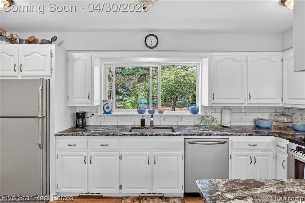 630 Sunset, White Lake, MI 48383 — Photo 18