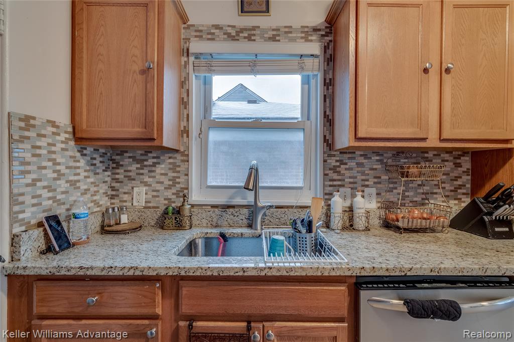 7308 Orchard Avenue, Dearborn, MI 48126 — Photo 18