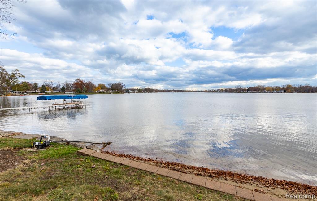 9149 LONGCROFT Drive, White Lake, MI — Photo 48