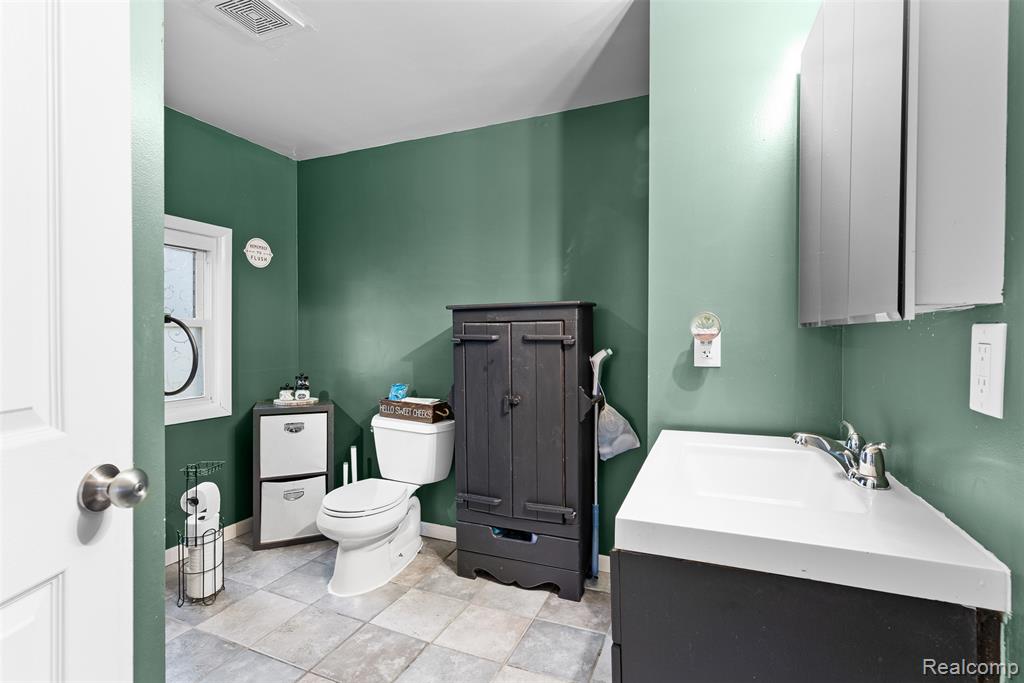 7250 Frances Road, Flushing, MI 48433 — Photo 17