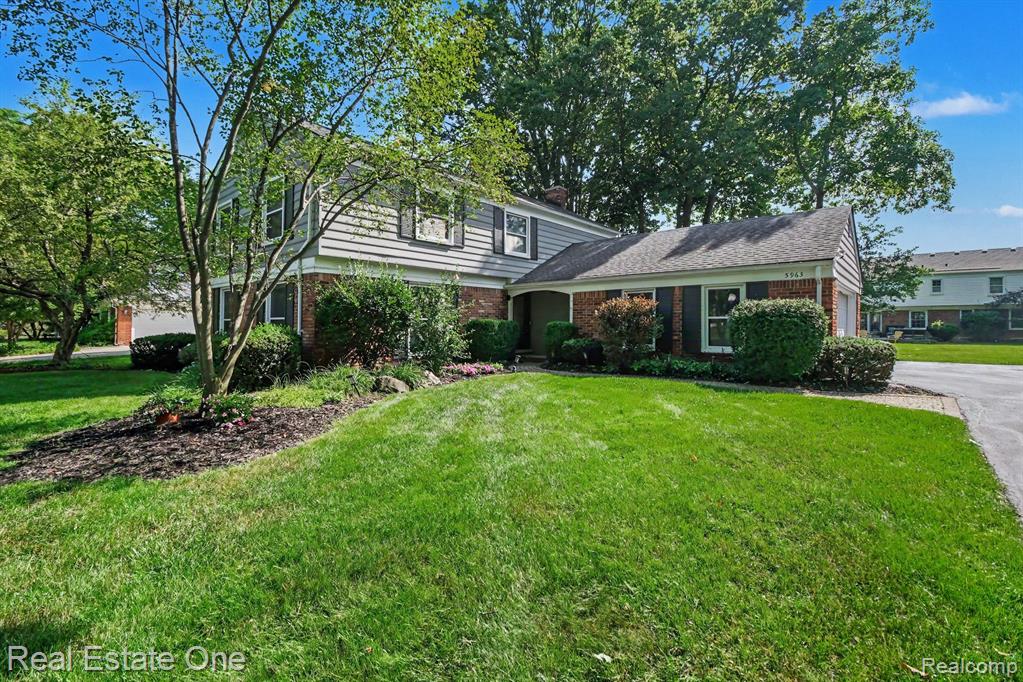 5963 Barnstable Court, West Bloomfield, MI — front exterior