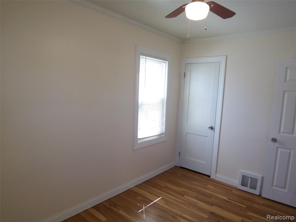 8269 Sterling, Center Line, MI 48015 — Photo 16