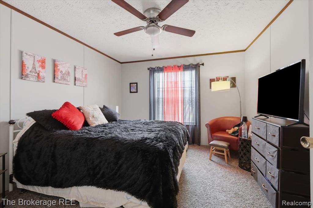 9542 Foxwell Circle, Fenton, MI 48430 — Photo 21