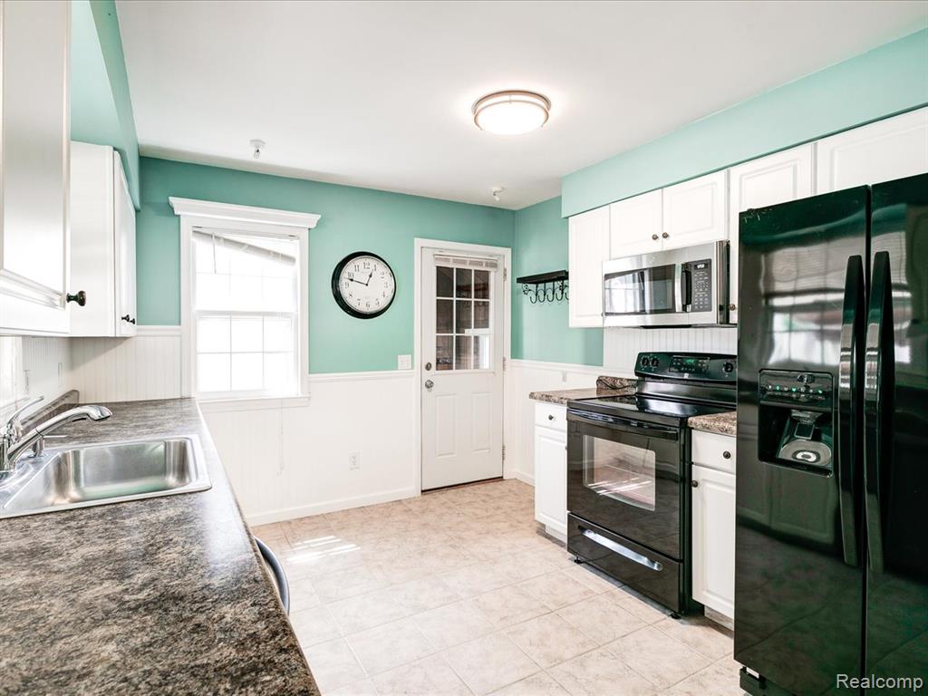802 Edison Boulevard, Port Huron, MI 48060 — Photo 13