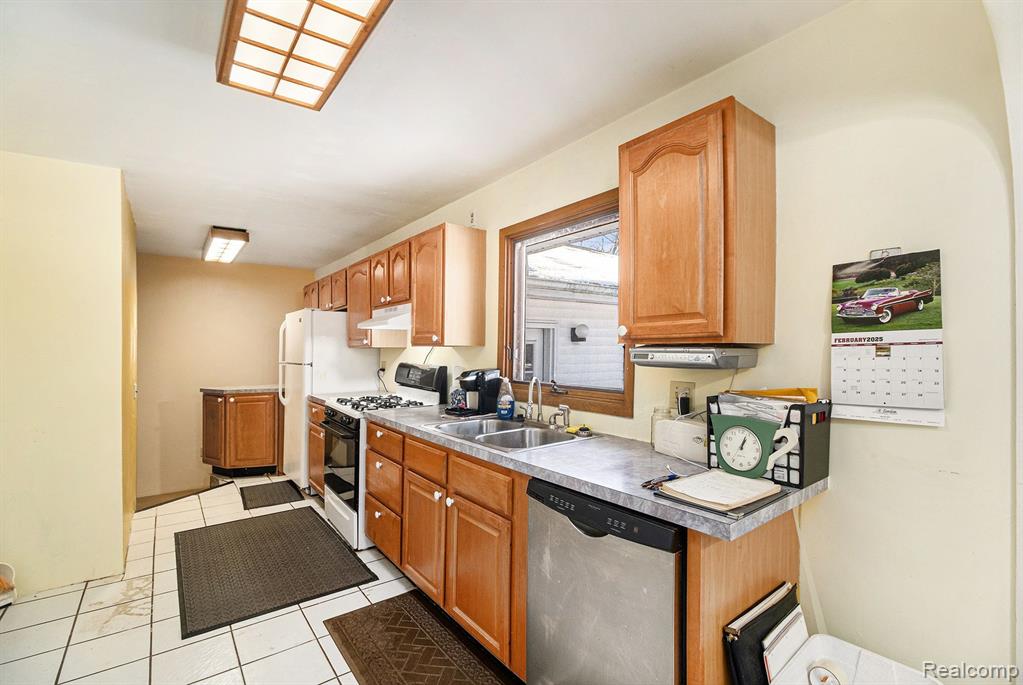 5865 ELDRIDGE Drive, Waterford, MI 48327 — Photo 5