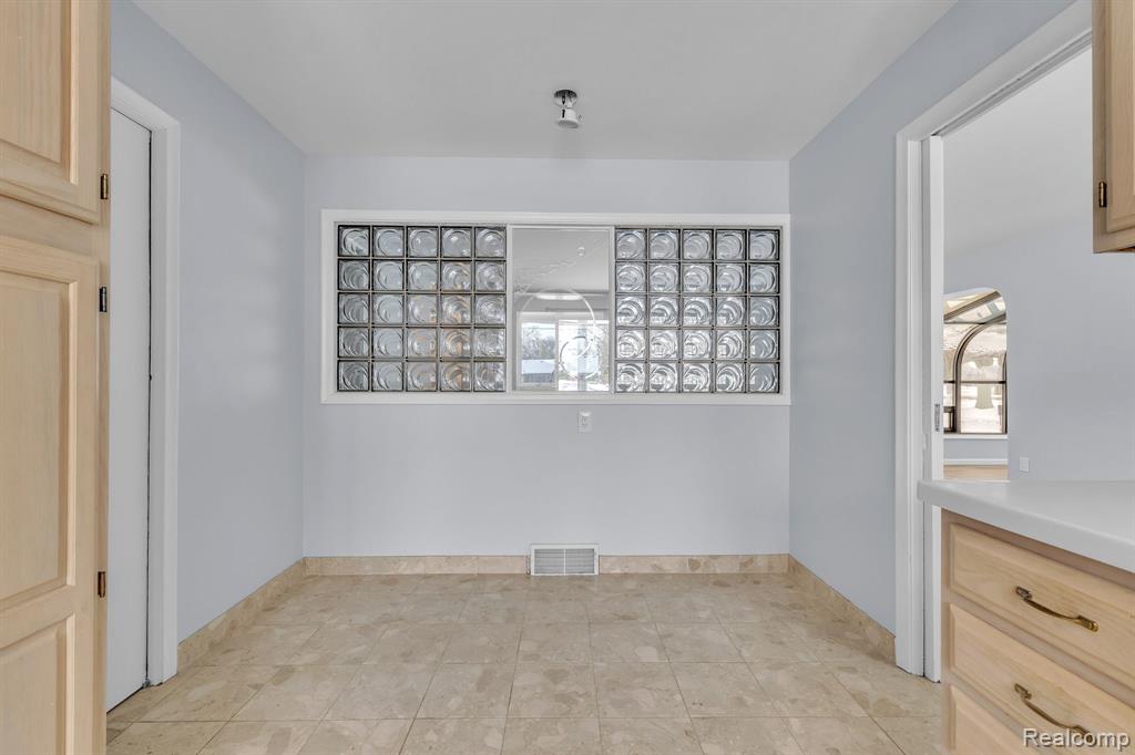 6576 Inkster Road, West Bloomfield, MI — Photo 39