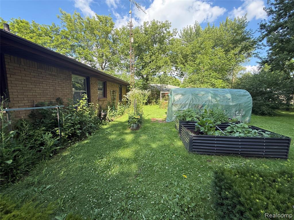 4204 Weston Drive, Burton, MI 48509 — Photo 21
