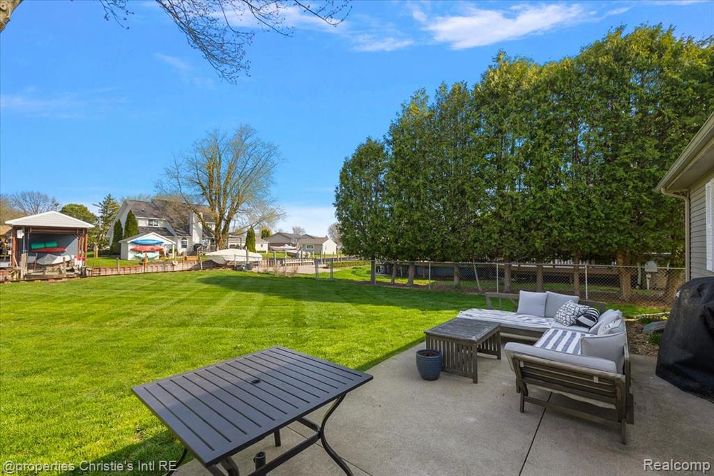 39173 Lakeshore Drive, Harrison Township, MI — Photo 4