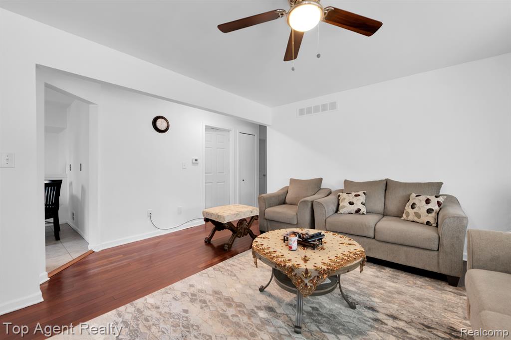 545 SONIA Avenue, Madison Heights, MI 48071 — Photo 7