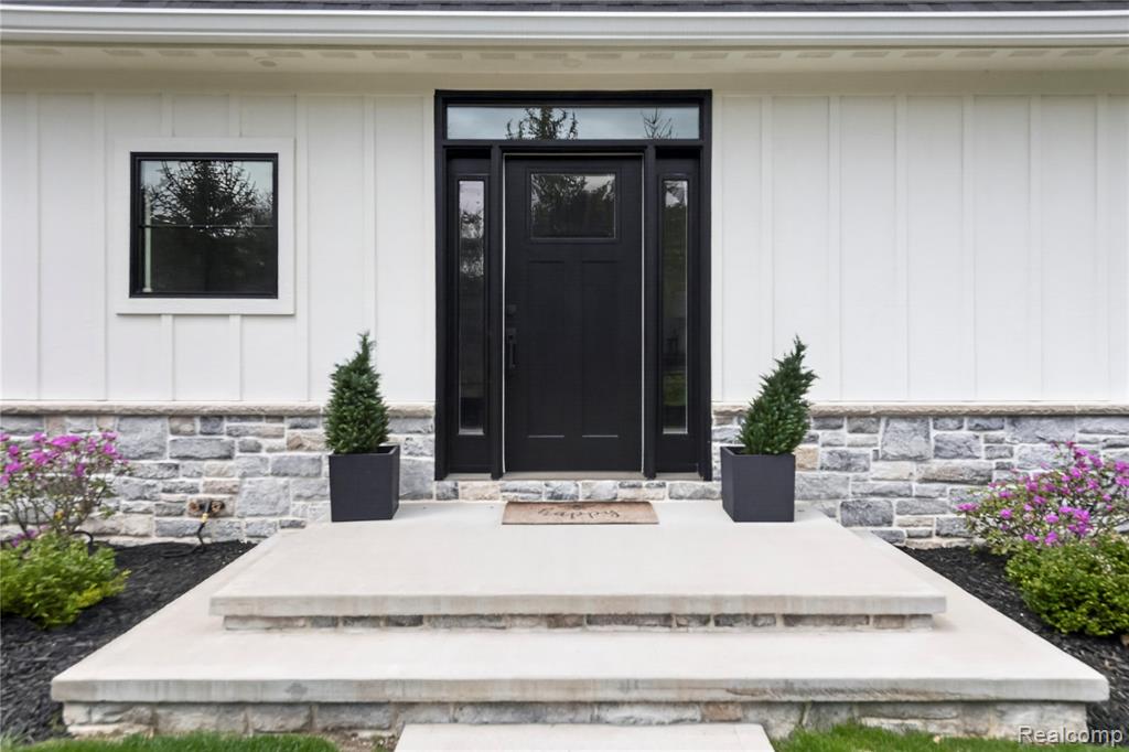 8439 Holcomb Road, Clarkston, MI 48348 — Photo 18