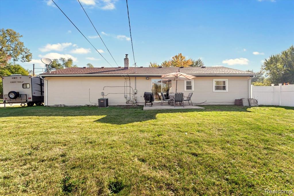 24608 Woodland Drive, Brownstown, MI 48134 — Photo 23