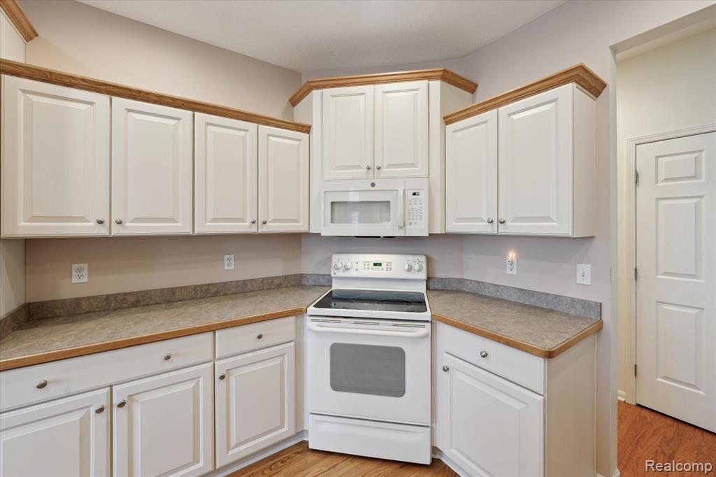 6840 MULDERSTRAAT, Grand Ledge, MI 48837 — Photo 13